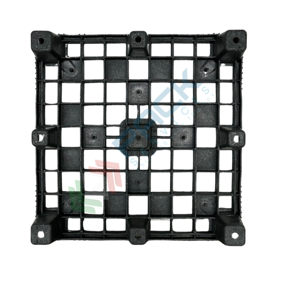 Pallet in plastica riciclata (PP), Mis. 750 L x 750 P x 140 H mm, con 9 piedi, piano forato, portata statica 600 Kg, portata dinamica 300 Kg, Tipologia: Pallet per Spedizioni, Mis. Base (cm): 75 x 75, Piano Superiore: Forato, Base d’Appoggio: 9 Piedi, Portata Statica (Kg): 600, Portata Dinamica (Kg): 300, Portata su Scaffale (Kg): NO, Altezza (cm): 14, 8 image vendita, produzione, prezzi e offerte