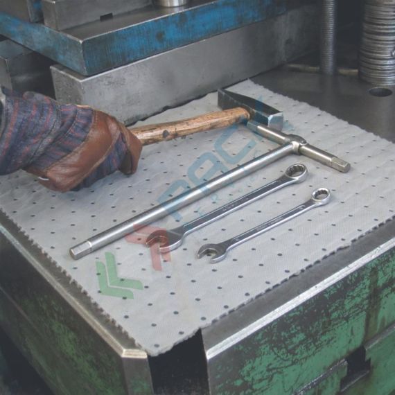 Panni assorbenti per oli ed idrocarburi, versione rinforzata, Mis. 50 x 40 cm, capacità assorbimento per foglio 1,25 Lt - totale 125 Lt, conf. 100 pz, Tipologia: Assorbenti per Oli e Idrocarburi, Modello: Panno, Misura: 50 x 40 cm, Versione: Rinzorfato, Confezionamento: 100 Pz., Capacità di Assorbimento Conf. (Lt): 121, 12 image vendita, produzione, prezzi e offerte