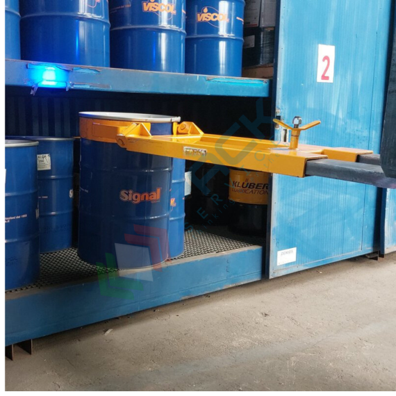 Pinza monofusto inforcabile per la presa centrale, in acciaio verniciato, Mis. 1520 L x 612 P x 210 H mm, ideale per fusti in metallo, 4 image vendita, produzione, prezzi e offerte