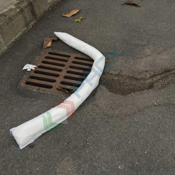 Manicotti assorbenti per oli ed idrocarburi, Mis. Ø 8 x 120 cm, capacità assorbimento per salsicciotto 2,65 Lt - totale 53 Lt, conf. 20 pz, Tipologia: Assorbenti per Oli e Idrocarburi, Modello: Manicotto, Misura: Ø 8 x 120 cm, Versione: Standard, Confezionamento: 20 Pz., Capacità di Assorbimento Conf. (Lt): 53, 8 image vendita, produzione, prezzi e offerte